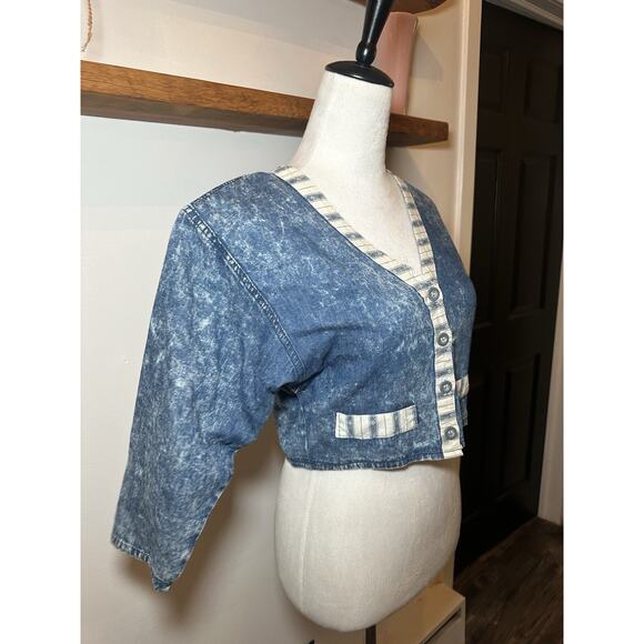 Vintage SWITCH USA Acid Wash Cropped Blue Denim Jacket Size Medium Fitted - Picture 4 of 10